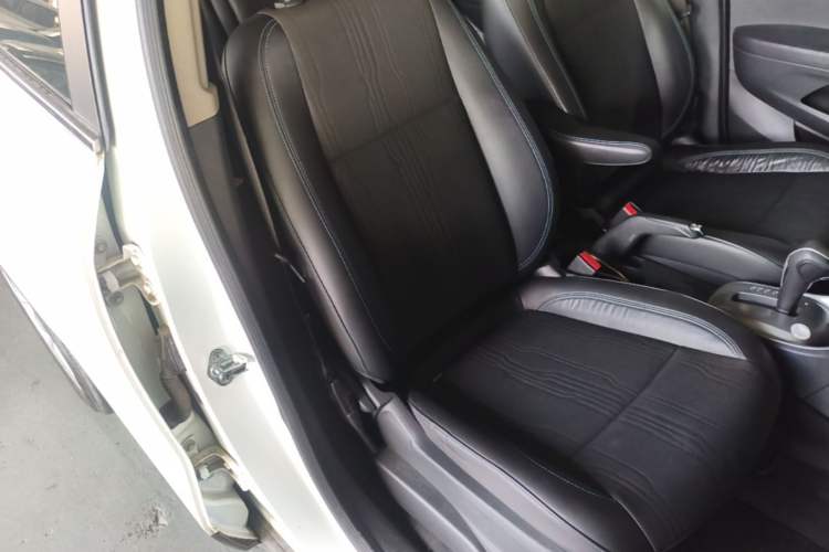 Used Chevrolet Trax 2014 1.4T Automatic Two-Wheel Drive Luxury Model Right Front Seat