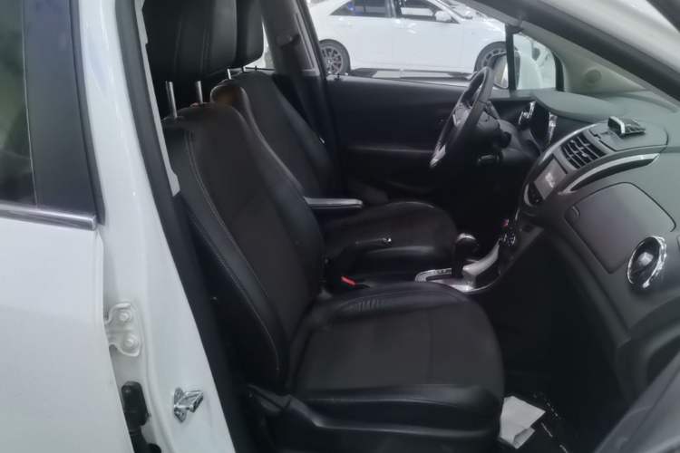 Used Chevrolet Trax 2014 1.4T Automatic Two-Wheel Drive Luxury Model Right Front Seat