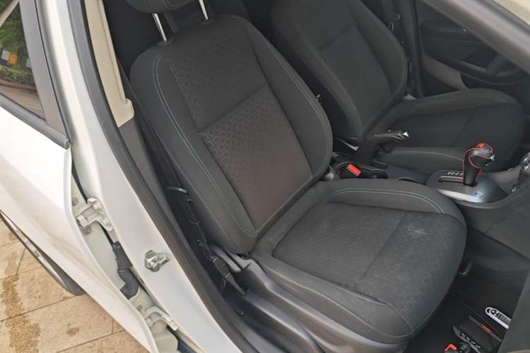 Used Chevrolet Trax 2014 1.4T Automatic Two-Wheel Drive Comfort Version Right Front Seat