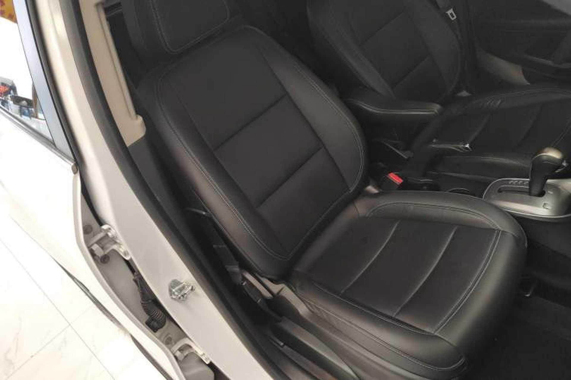 Used Chevrolet Trax 2014 1.4T Automatic All-Wheel Drive Flagship Version Right Front Seat