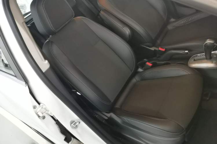Used Chevrolet Trax 2014 1.4T Automatic Two-Wheel Drive Luxury Model Right Front Seat