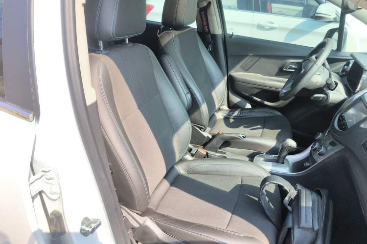 Used Chevrolet Trax 2014 1.4T Automatic Two-Wheel Drive Luxury Model Right Front Seat
