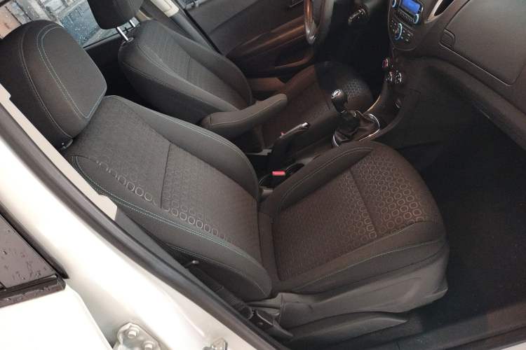 Used Chevrolet Trax 2014 1.4T Manual Two-Wheel Drive Comfort Model Right Front Seat