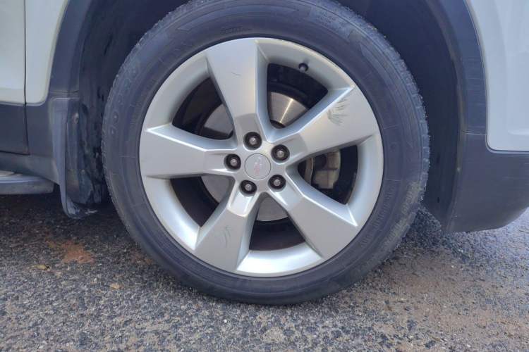 Used Chevrolet Trax 2014 1.4T Automatic Two-Wheel Drive Luxury Model Right Front Wheel Hub