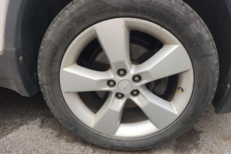 Used Chevrolet Trax 2014 1.4T Manual Two-Wheel Drive Comfort Model Right Front Wheel Hub