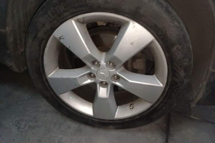 Used Chevrolet Trax 2014 1.4T Manual Two-Wheel Drive Comfort Model Right Front Wheel Hub