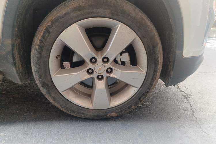 Used Chevrolet Trax 2014 1.4T Automatic Two-Wheel Drive Comfort Version Right Front Wheel Hub