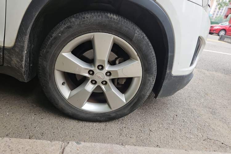 Used Chevrolet Trax 2014 1.4T Automatic Two-Wheel Drive Luxury Model Right Front Wheel Hub