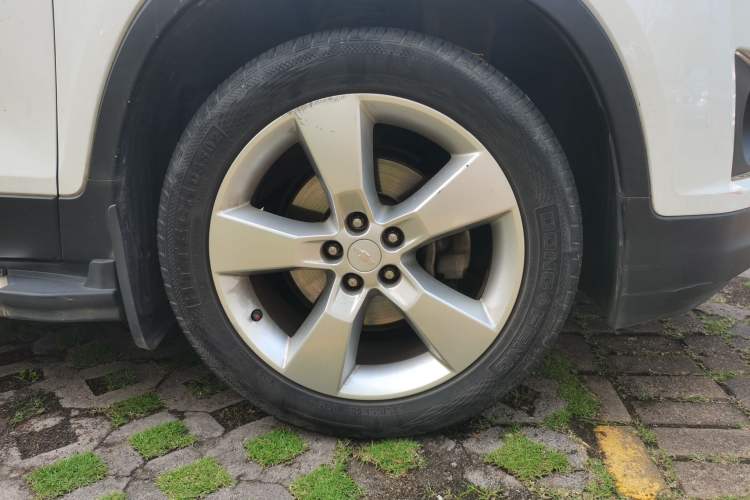 Used Chevrolet Trax 2014 1.4T Manual Two-Wheel Drive Comfort Model Right Front Wheel Hub