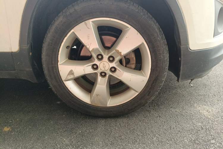 Used Chevrolet Trax 2014 1.4T Automatic Two-Wheel Drive Luxury Model Right Front Wheel Hub