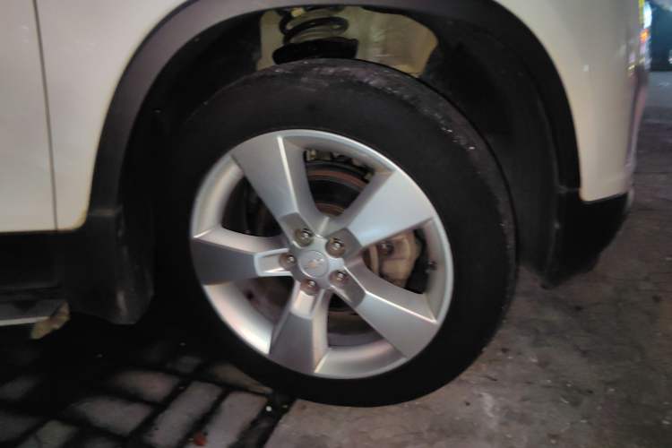 Used Chevrolet Trax 2014 1.4T Manual Two-Wheel Drive Comfort Model Right Front Wheel Hub