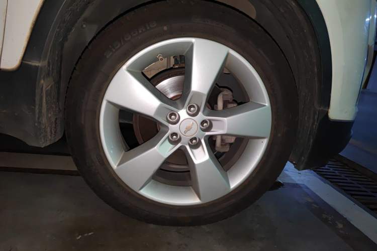 Used Chevrolet Trax 2014 1.4T Automatic Two-Wheel Drive Comfort Version Right Front Wheel Hub