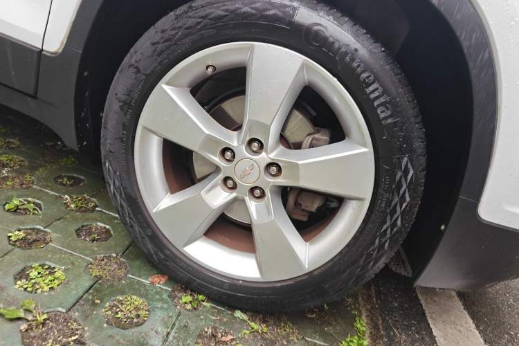 Used Chevrolet Trax 2014 1.4T Automatic Two-Wheel Drive Luxury Model Right Front Wheel Hub