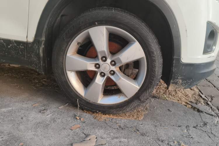 Used Chevrolet Trax 2014 1.4T Automatic Two-Wheel Drive Luxury Model Right Front Wheel Hub