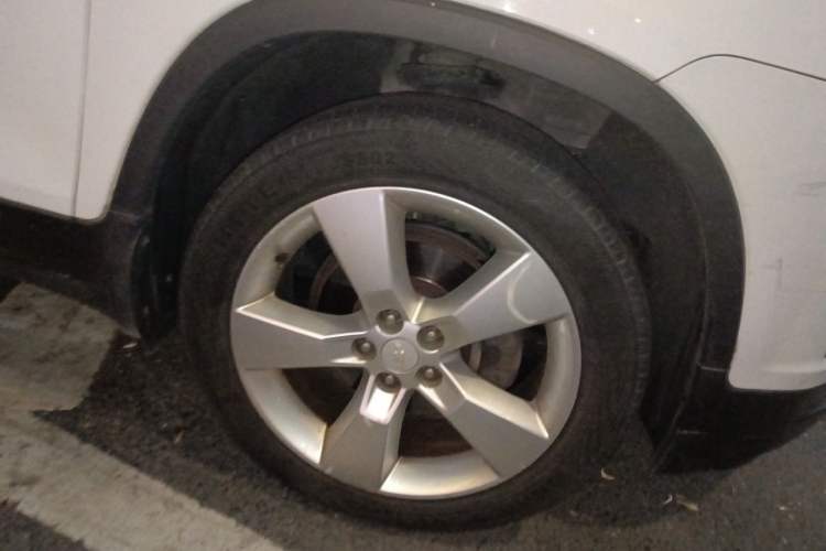 Used Chevrolet Trax 2014 1.4T Automatic Two-Wheel Drive Luxury Model Right Front Wheel Hub