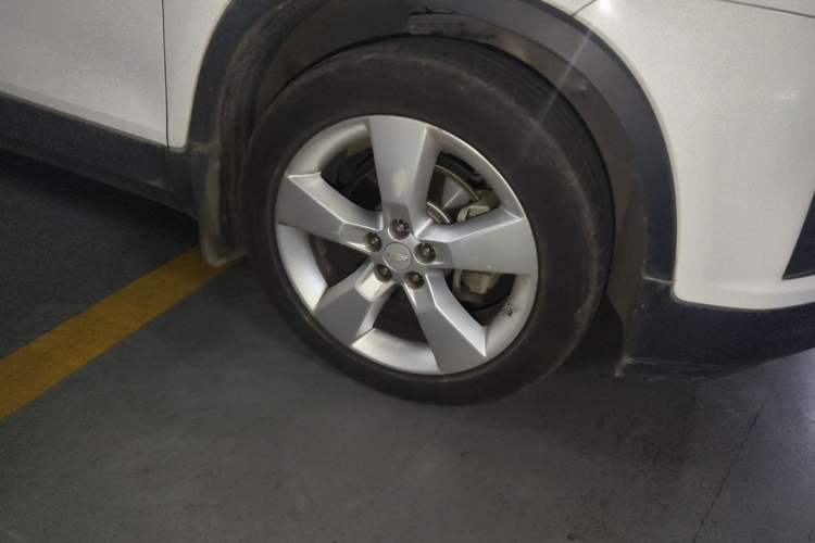 Used Chevrolet Trax 2014 1.4T Automatic Two-Wheel Drive Luxury Model Right Front Wheel Hub