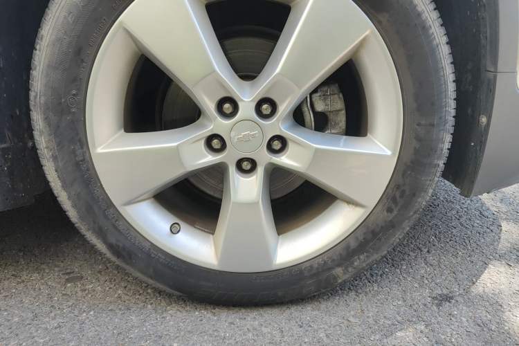 Used Chevrolet Trax 2014 1.4T Automatic Two-Wheel Drive Luxury Model Right Front Wheel Hub