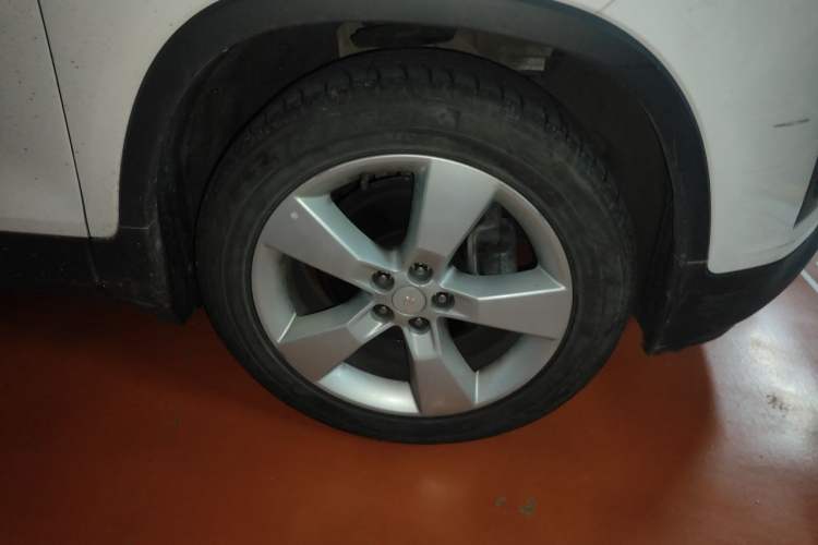 Used Chevrolet Trax 2014 1.4T Automatic Two-Wheel Drive Luxury Model Right Front Wheel Hub