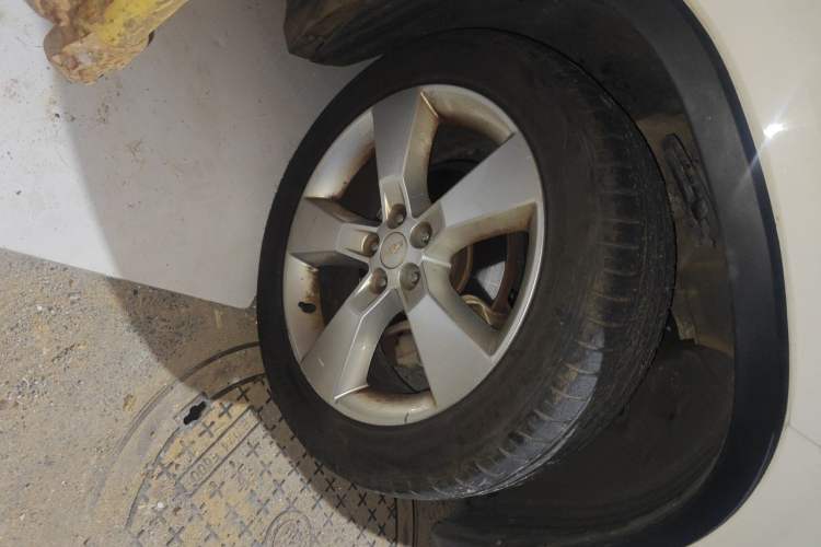 Used Chevrolet Trax 2014 1.4T Automatic Two-Wheel Drive Luxury Model Right Front Wheel Hub