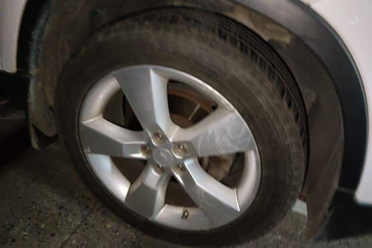 Used Chevrolet Trax 2014 1.4T Manual Two-Wheel Drive Comfort Model Right Front Wheel Hub