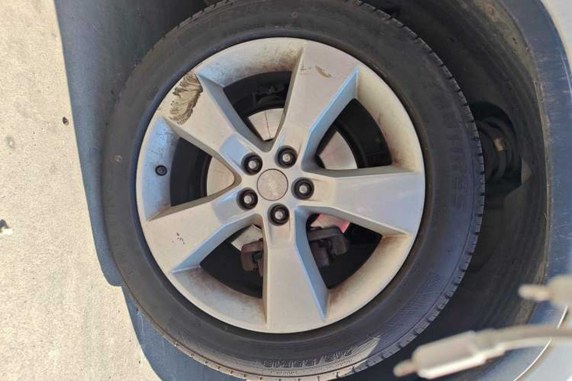 Used Chevrolet Trax 2014 1.4T Automatic Two-Wheel Drive Luxury Model Right Front Wheel Hub
