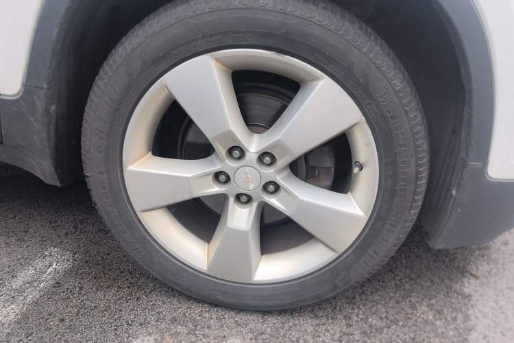 Used Chevrolet Trax 2014 1.4T Automatic Two-Wheel Drive Luxury Model Right Front Wheel Hub