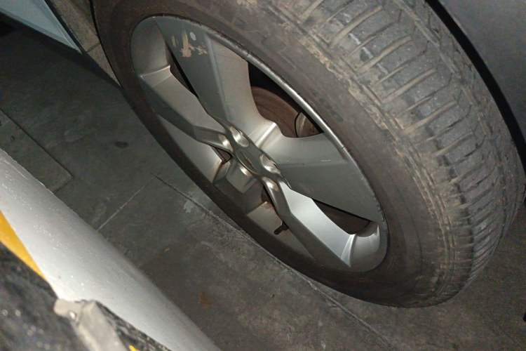Used Chevrolet Trax 2014 1.4T Manual Two-Wheel Drive Comfort Model Right Front Wheel Hub