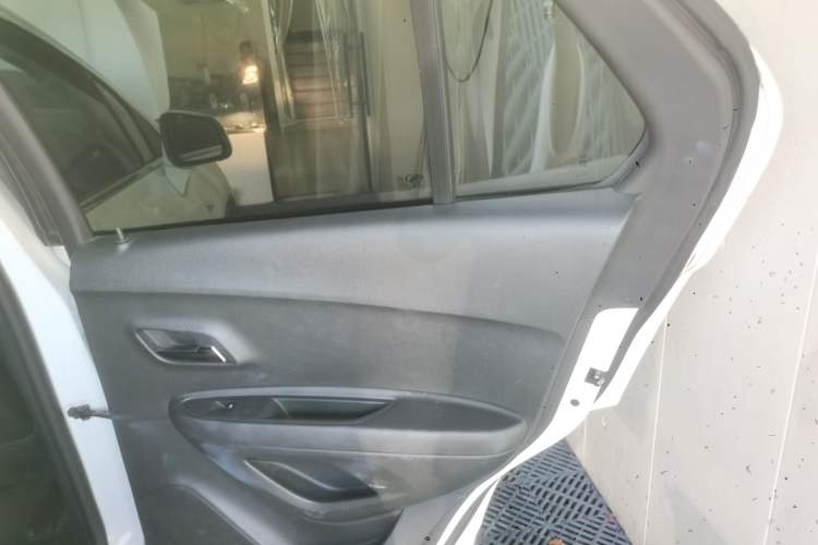Used Chevrolet Trax 2014 1.4T Automatic All-Wheel Drive Flagship Version Right Rear Door Interior