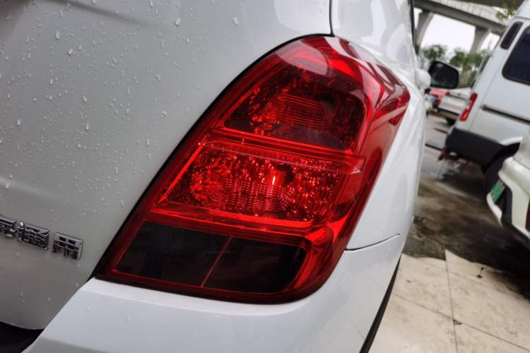 Used Chevrolet Trax 2014 1.4T Manual Two-Wheel Drive Comfort Model Right Rear Taillight