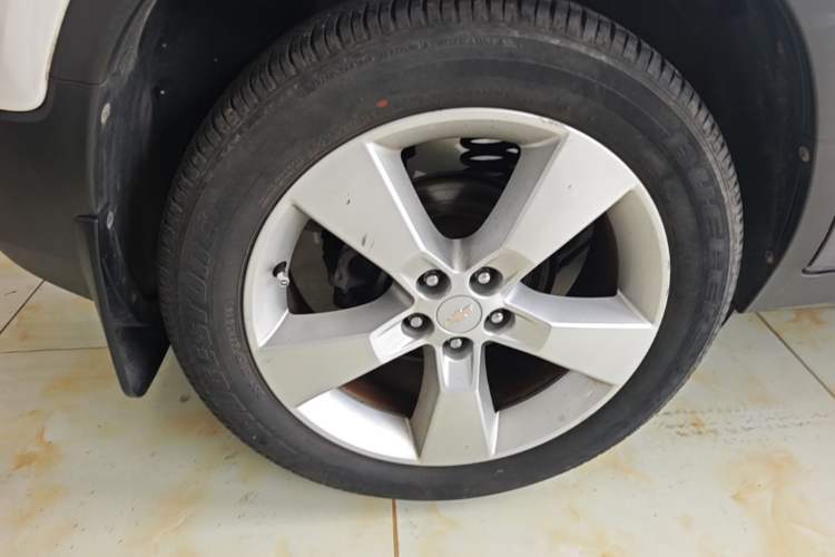 Used Chevrolet Trax 2014 1.4T Automatic Two-Wheel Drive Luxury Model Right Rear Wheel Hub