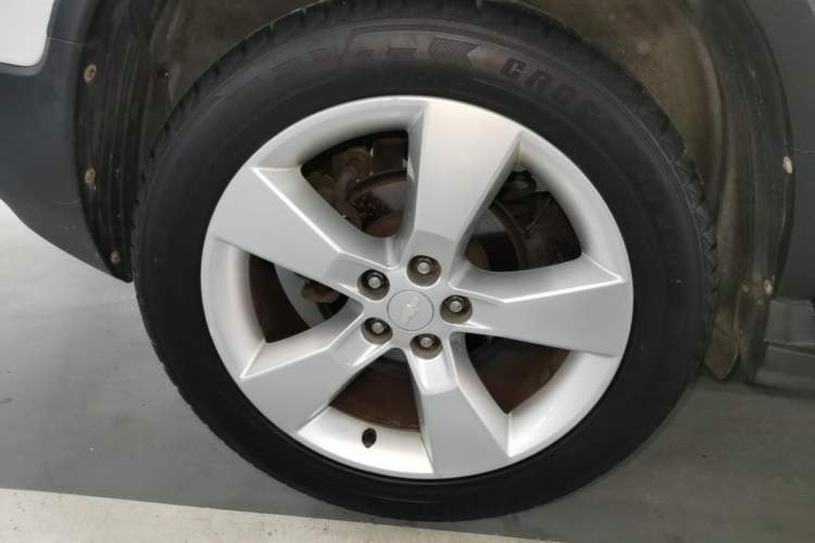 Used Chevrolet Trax 2014 1.4T Automatic Two-Wheel Drive Luxury Model Right Rear Wheel Hub