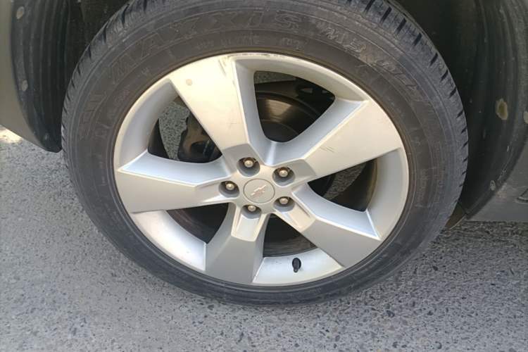 Used Chevrolet Trax 2014 1.4T Automatic Two-Wheel Drive Luxury Model Right Rear Wheel Hub
