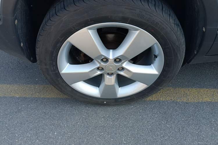 Used Chevrolet Trax 2014 1.4T Automatic Two-Wheel Drive Luxury Model Right Rear Wheel Hub
