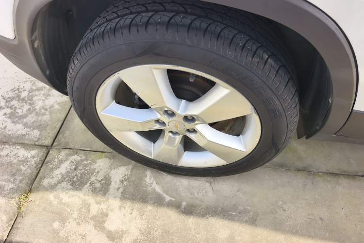Used Chevrolet Trax 2014 1.4T Automatic Two-Wheel Drive Luxury Model Right Rear Wheel Hub