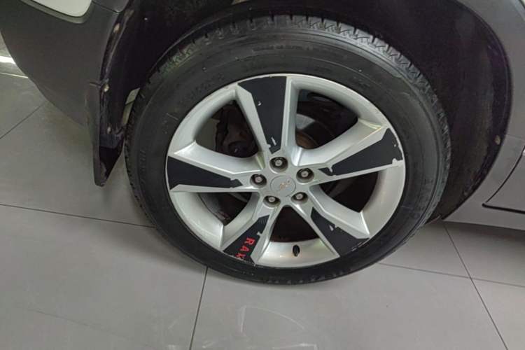 Used Chevrolet Trax 2014 1.4T Automatic Two-Wheel Drive Luxury Model Right Rear Wheel Hub