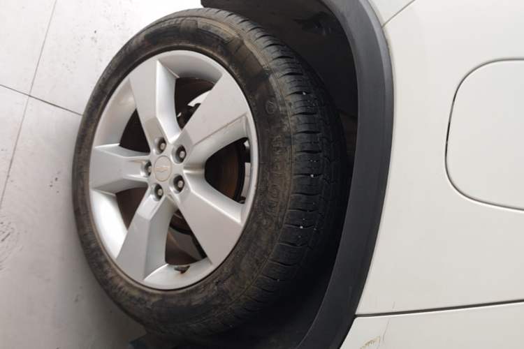 Used Chevrolet Trax 2014 1.4T Manual Two-Wheel Drive Comfort Model Right Rear Wheel Hub