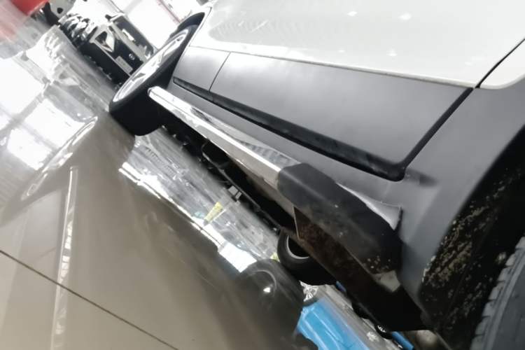 Used Chevrolet Trax 2014 1.4T Automatic Two-Wheel Drive Luxury Model Right Side Sill
