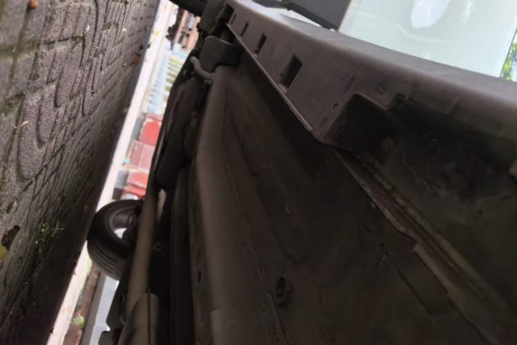 Used Chevrolet Trax 2014 1.4T Automatic Two-Wheel Drive Comfort Version Right Side Sill