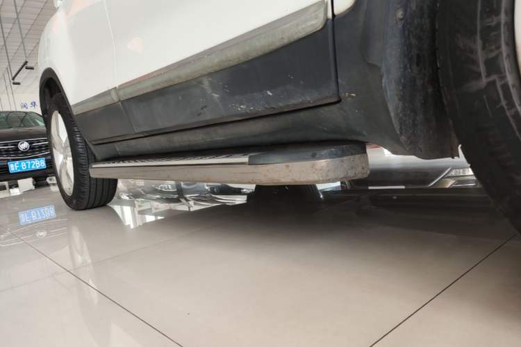 Used Chevrolet Trax 2014 1.4T Automatic Two-Wheel Drive Comfort Version Right Side Sill