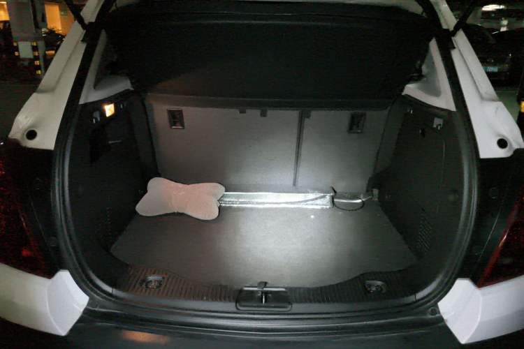 Used Chevrolet Trax 2014 1.4T Automatic Two-Wheel Drive Luxury Model Trunk