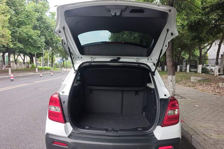 Used Chevrolet Trax 2014 1.4T Automatic Two-Wheel Drive Luxury Model Trunk