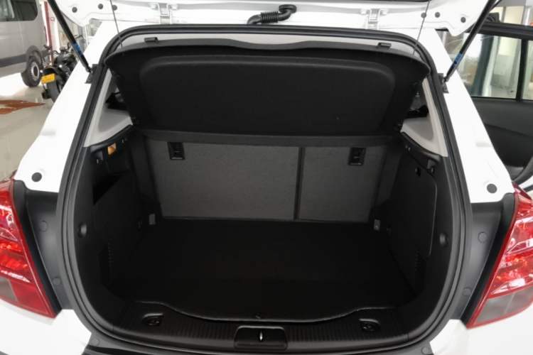 Used Chevrolet Trax 2014 1.4T Automatic Two-Wheel Drive Luxury Model Trunk