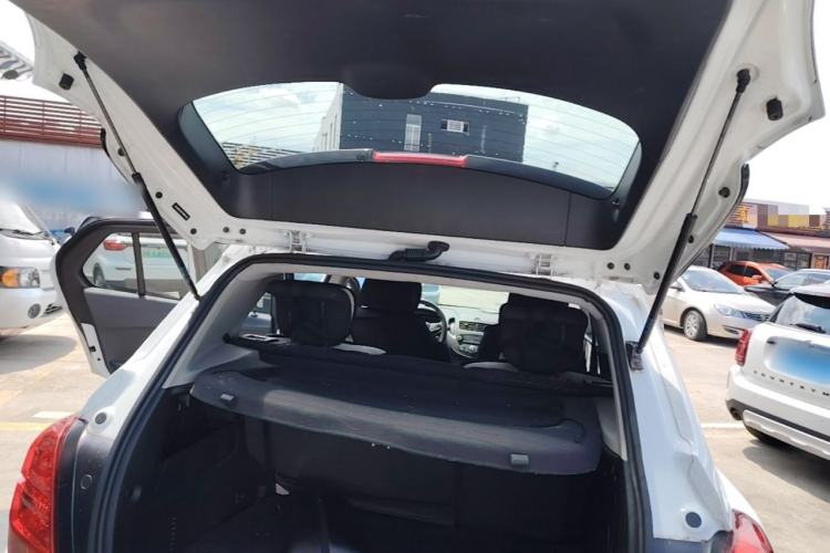 Used Chevrolet Trax 2014 1.4T Manual Two-Wheel Drive Comfort Model Trunk