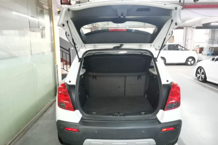 Used Chevrolet Trax 2014 1.4T Automatic Two-Wheel Drive Luxury Model Trunk
