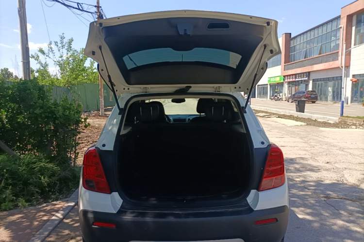 Used Chevrolet Trax 2014 1.4T Automatic Two-Wheel Drive Luxury Model Trunk