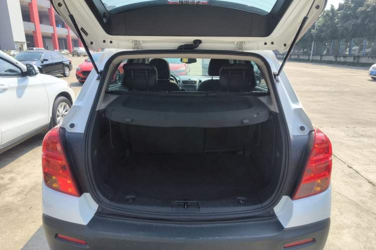 Used Chevrolet Trax 2014 1.4T Automatic Two-Wheel Drive Luxury Model Trunk