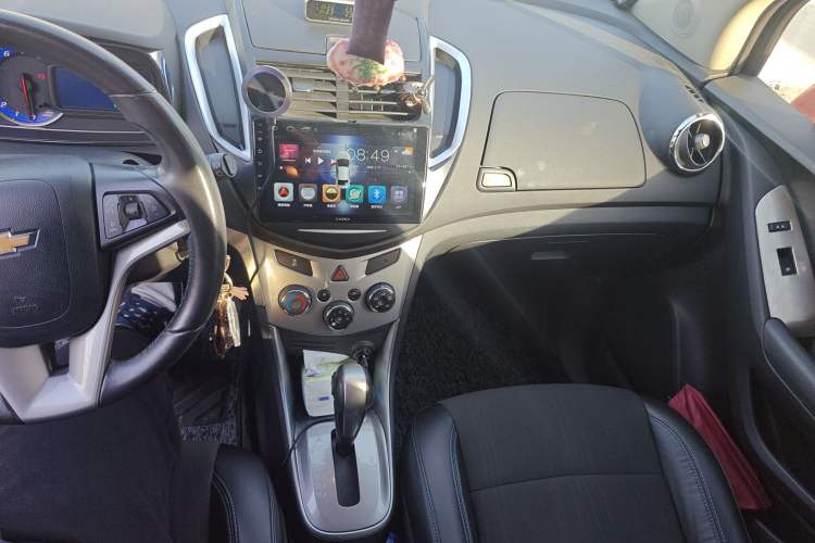 Used Chevrolet Trax 2014 1.4T Automatic Two-Wheel Drive Luxury Model Audio And AC Panel