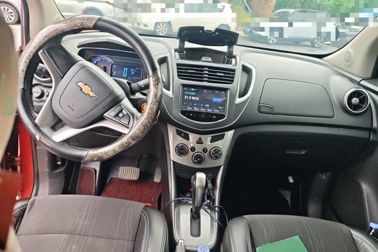 Used Chevrolet Trax 2014 1.4T Automatic Two-Wheel Drive Luxury Model Center Console