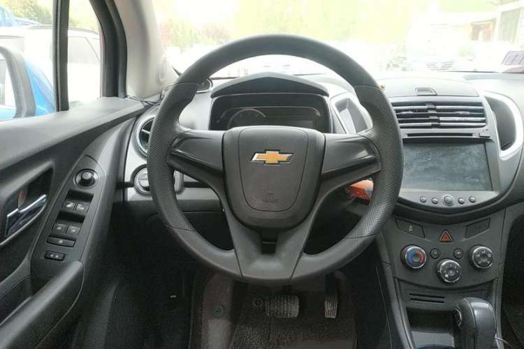 Used Chevrolet Trax 2016 1.4T Automatic Two-Wheel Drive Comfort Version with Sunroof Interior 2
