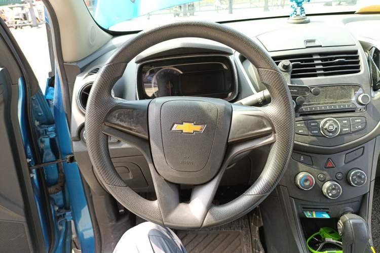Used Chevrolet Trax 2016 1.4T Automatic Two-Wheel Drive Comfort Version with Sunroof Steering Wheel